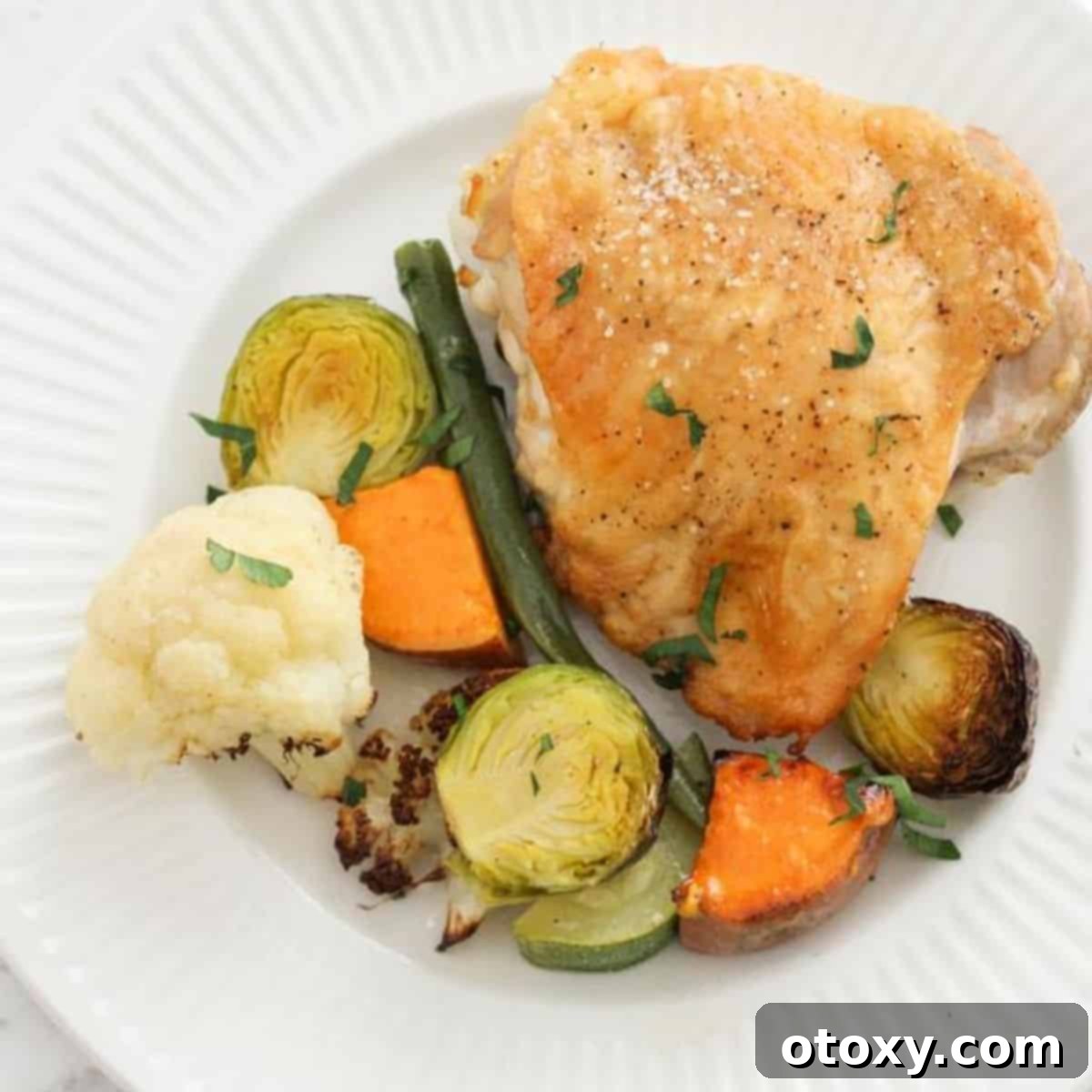 Sheet Pan Golden Chicken Thighs with Roasted Vegetables 1 featured 4658
