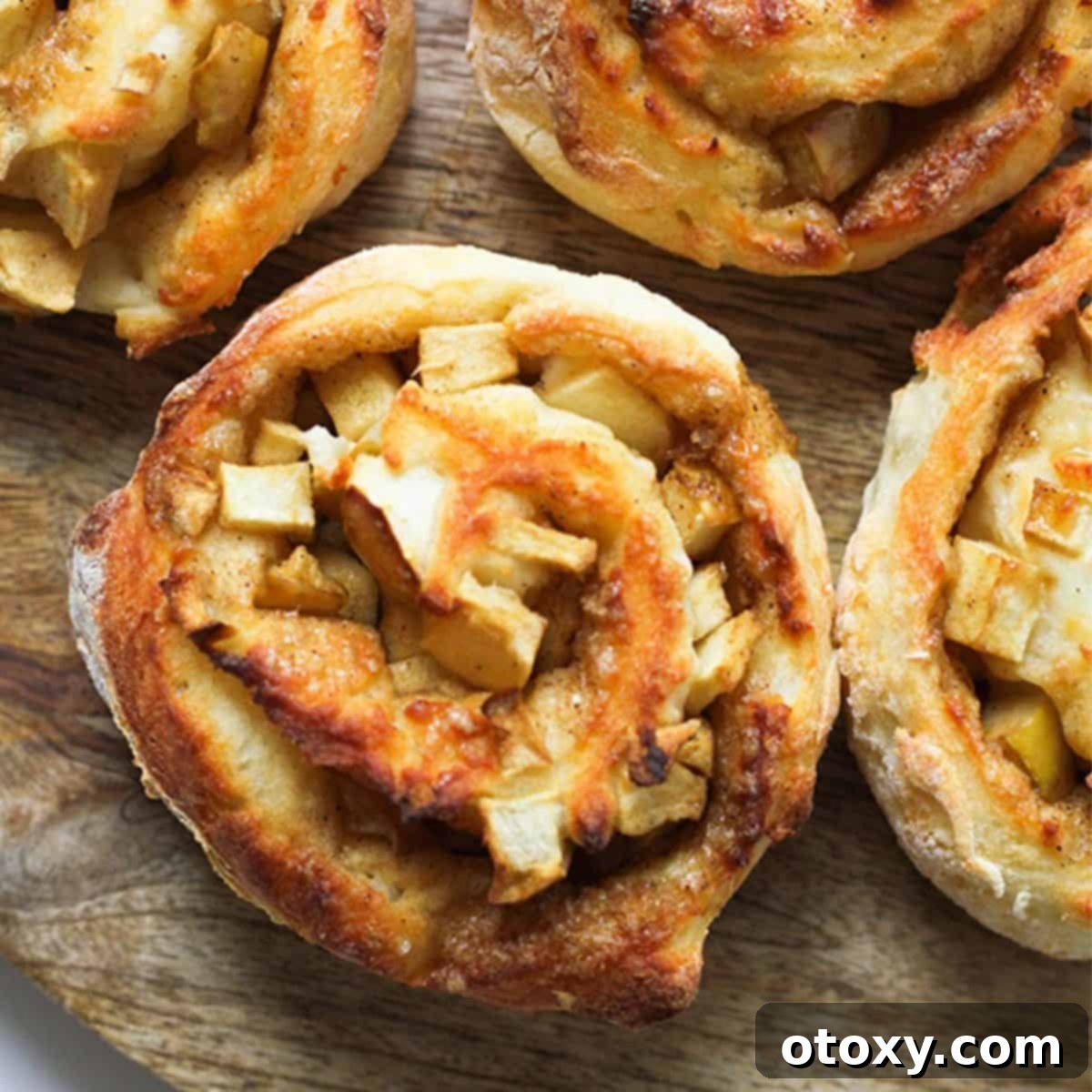 Air Fryer No Rise Apple Cinnamon Rolls 1 featured 9613