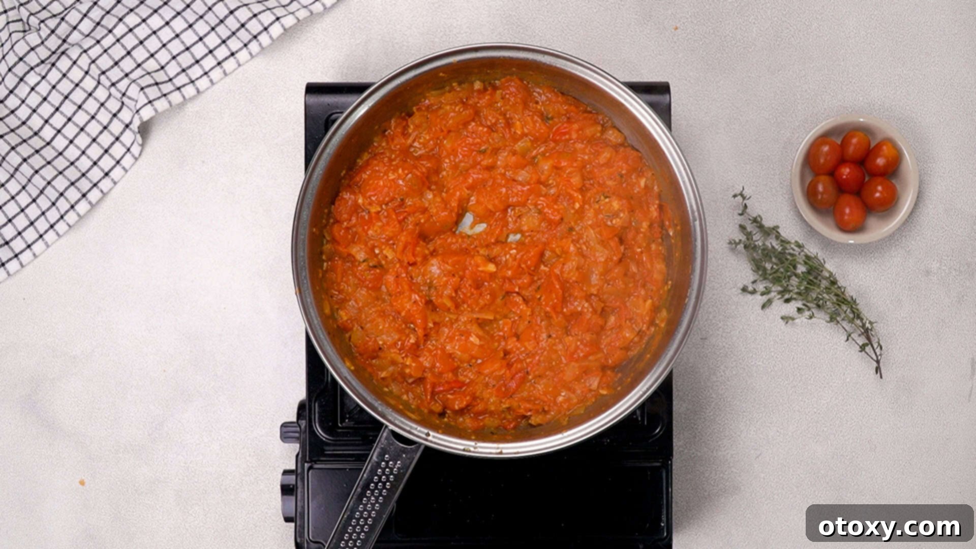 Blended smooth cherry tomato sauce